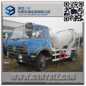 Camion de mélangeur de ciment de moteur de Dongfeng 3000 litres CUMMINS